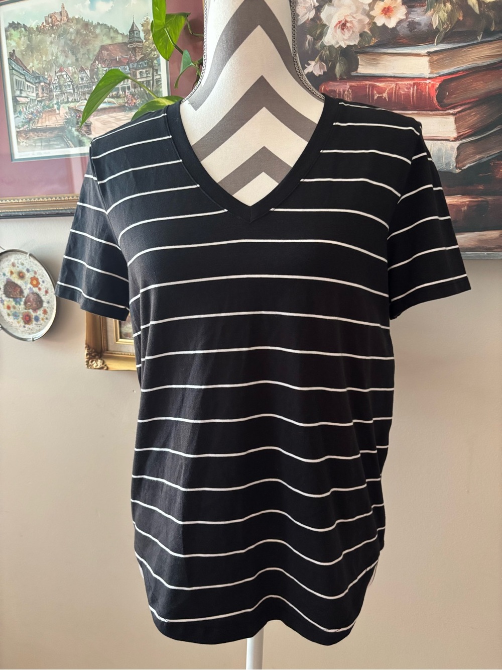 *NWOT* Lulu Lemon Black and White Striped V‑Neck Women's Top